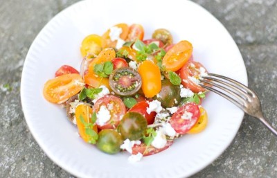 Ce să mănânci în Postul Paștelui! Salată de roșii cu hrean, un deliciu ușor de gătit