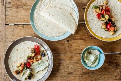 Cea mai simplă rețetă pe care o poți pregăti - lipii umplute cu urdă și legume