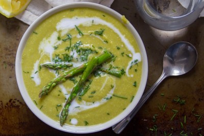 Cum faci cea mai bună supă cremă de sparanghel. E delicioasă și benefică pentru sănătate