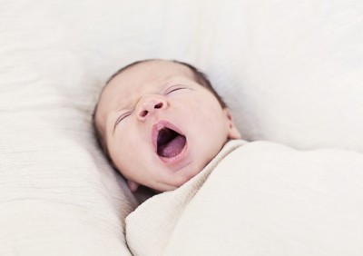 De ce sunt bebelușii agitați în somn. Cum poți să-i liniștești cu ușurință