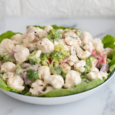 Salata cu broccoli și conopidă, un preparat gustos, pe care trebuie să-l încerci 