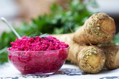 Salată de sfeclă roșie crudă cu hrean