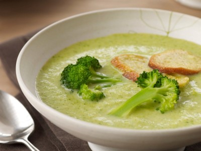 Supă de broccoli, o adevărată comoară pentru sănătate. Ce beneficii are pentru sănătate