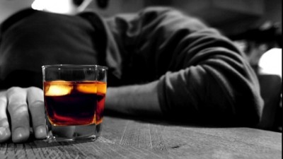 Trei remedii naturiste care te ajută să învingi alcolismul