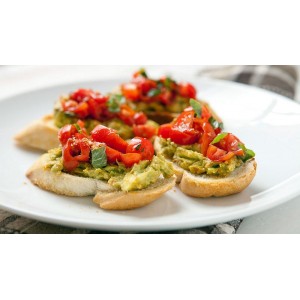 Bruschete cu morcovi, dovlecei și avocado, ideale pentru micul dejun