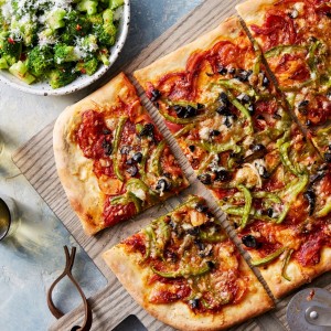Ce mănânci în Postul Paștelui - pizza cu ardei și măsline, un deliciu ușor de pregătit