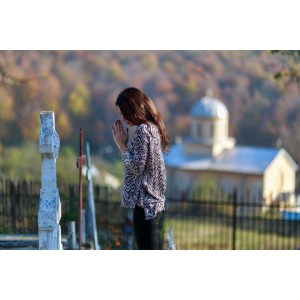 Rugăciunea pe care trebuie să o rostești dacă ai pierdut pe cineva drag. Îți va aduce alinare